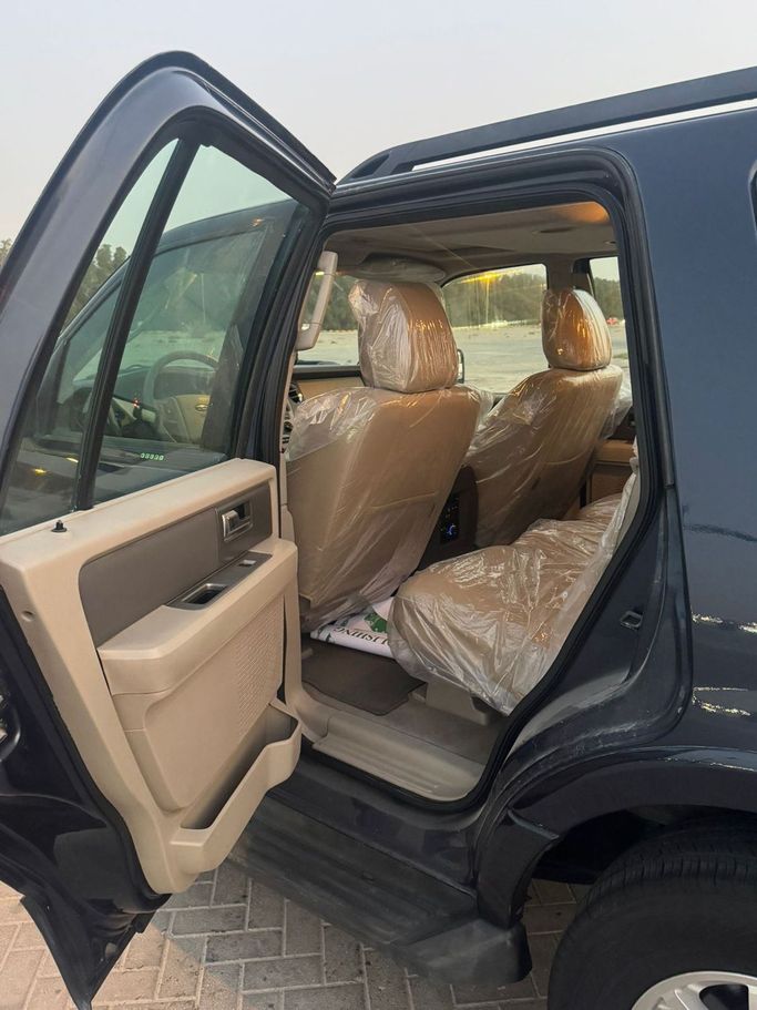 Подержанный Ford Expedition III, 5.4 л, 2014 в Шардже от Al Helal Al Abyadh Used Cars Черный цвет. GCC | AUTO.AE