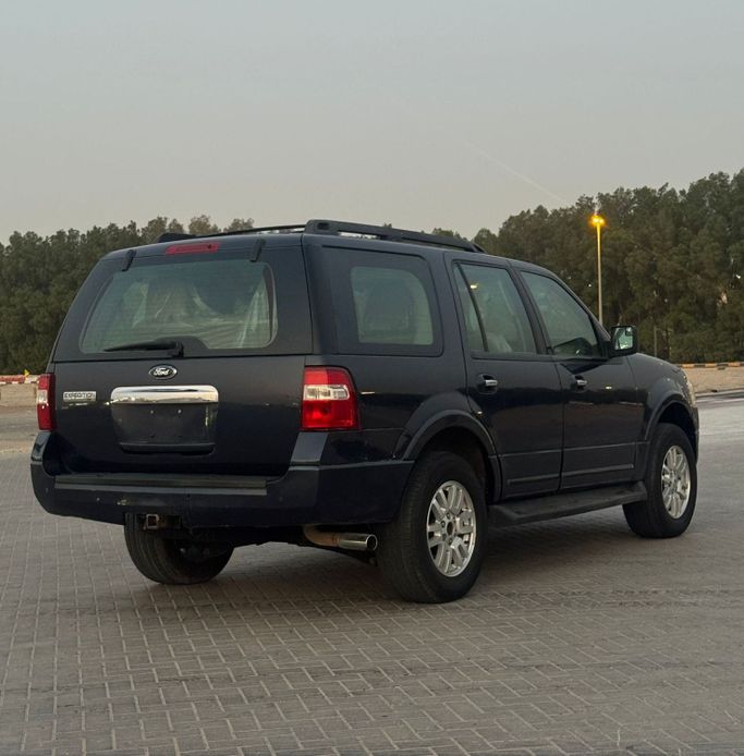 Подержанный Ford Expedition III, 5.4 л, 2014 в Шардже от Al Helal Al Abyadh Used Cars Черный цвет. GCC | AUTO.AE