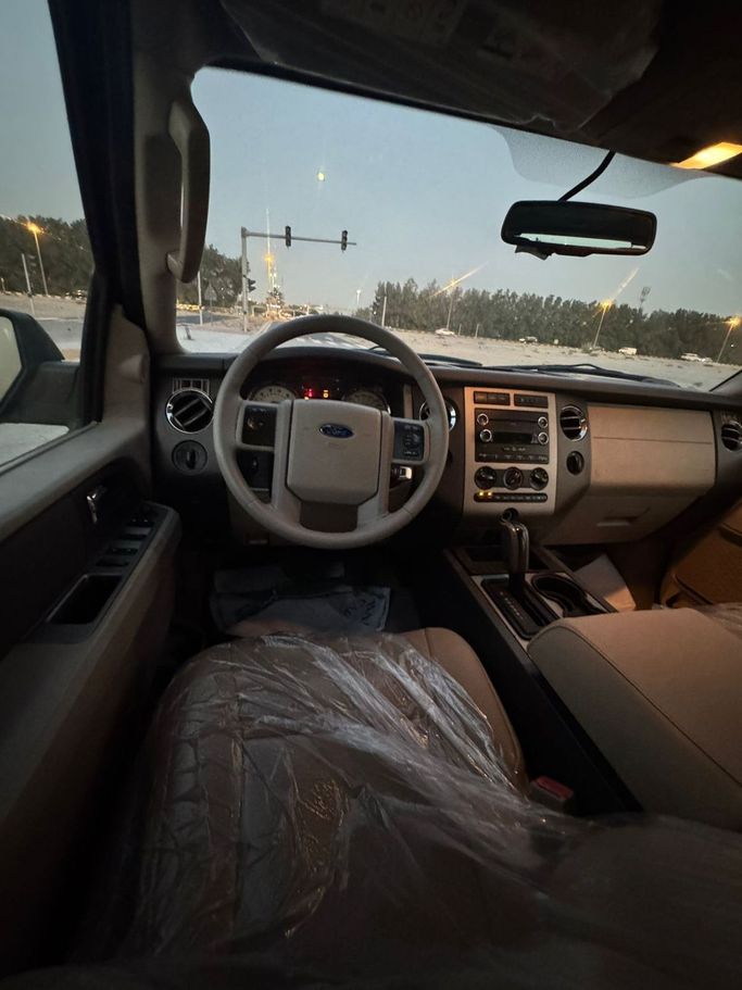 Подержанный Ford Expedition III, 5.4 л, 2014 в Шардже от Al Helal Al Abyadh Used Cars Черный цвет. GCC | AUTO.AE