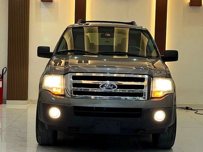 Used Ford Expedition III Facelift, 3.5 l, 2014 in Sharjah by Rebou Alfakhama, Grey color. GCC Specs | AUTO.AE