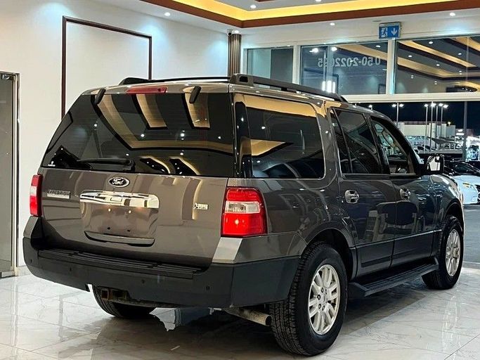 Used Ford Expedition III Facelift, 3.5 l, 2014 in Sharjah by Rebou Alfakhama, Grey color. GCC Specs | AUTO.AE