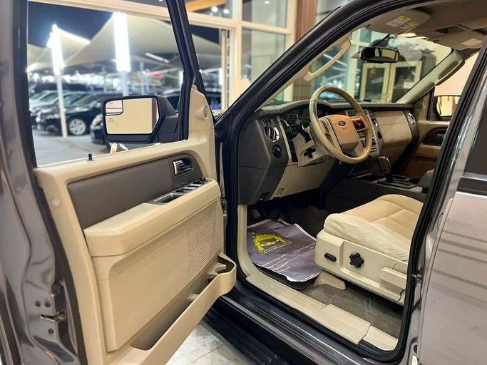 Used Ford Expedition III Facelift, 3.5 l, 2014 in Sharjah by Rebou Alfakhama, Grey color. GCC Specs | AUTO.AE