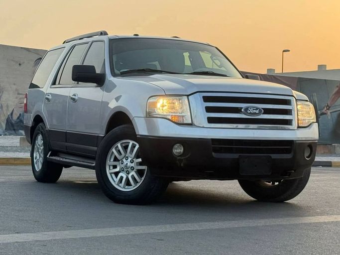 Подержанный Ford Expedition III, 5.4 л, 2013 в Шардже от Al Fareed Used Cars Серебристый цвет. GCC | AUTO.AE