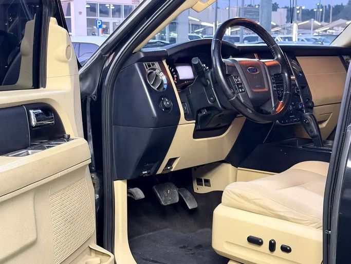 Used Ford Expedition III Facelift, 3.5 l, 2015 in UAE, Sharjah by Rebou Alfakhama, Black color. GCC Specs | AUTO.AE | Listing #295845 — photo 13 of 14