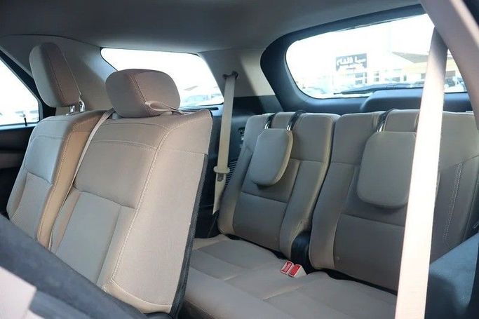 Подержанный Ford Explorer VI, 2.3 л, 2022 в Шардже от Al Rukin Al Saudi Белый цвет. GCC | AUTO.AE