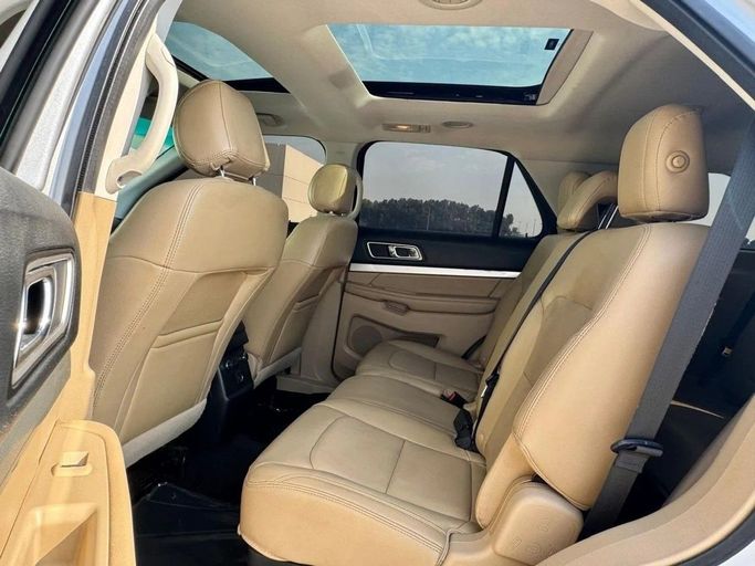 Used Ford Explorer V Facelift, 3.5 l, 2016 in Sharjah by Noor Al Seyoh Used Cars, Grey color. GCC Specs | AUTO.AE
