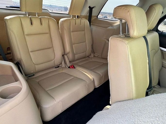 Used Ford Explorer V Facelift, 3.5 l, 2016 in Sharjah by Noor Al Seyoh Used Cars, Grey color. GCC Specs | AUTO.AE