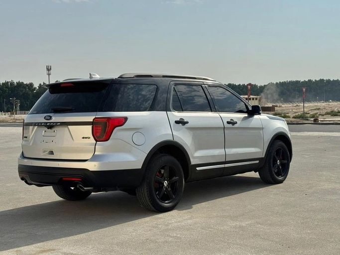 Used Ford Explorer V Facelift, 3.5 l, 2016 in Sharjah by Noor Al Seyoh Used Cars, Grey color. GCC Specs | AUTO.AE