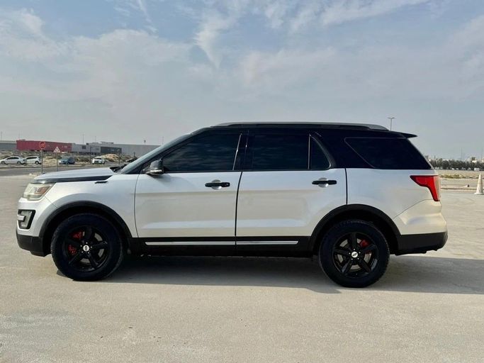 Used Ford Explorer V Facelift, 3.5 l, 2016 in Sharjah by Noor Al Seyoh Used Cars, Grey color. GCC Specs | AUTO.AE