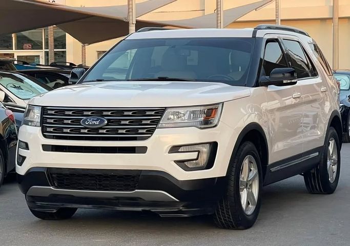 Подержанный Ford Explorer V Рестайлинг, 3.5 л, 2018 в Шардже от Al Nukhba Al Malakyah Used Cars Белый цвет. Американская | AUTO.AE