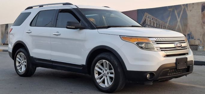 Подержанный Ford Explorer V, 2.0 л, 2013 в Шардже от Al Najem Used Cars Белый цвет. GCC | AUTO.AE