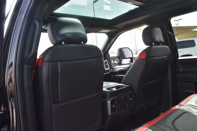 Подержанный Ford F-150 XIV, 3.5 л, 2020 в Шардже от Alfaris Used Cars Черный цвет.  | AUTO.AE