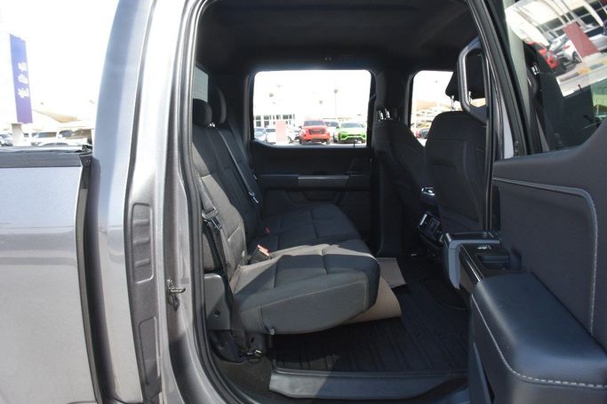 Подержанный Ford F-150 XIV, 2.7 л, 2022 в Шардже от Alfaris Used Cars Серый цвет.  | AUTO.AE