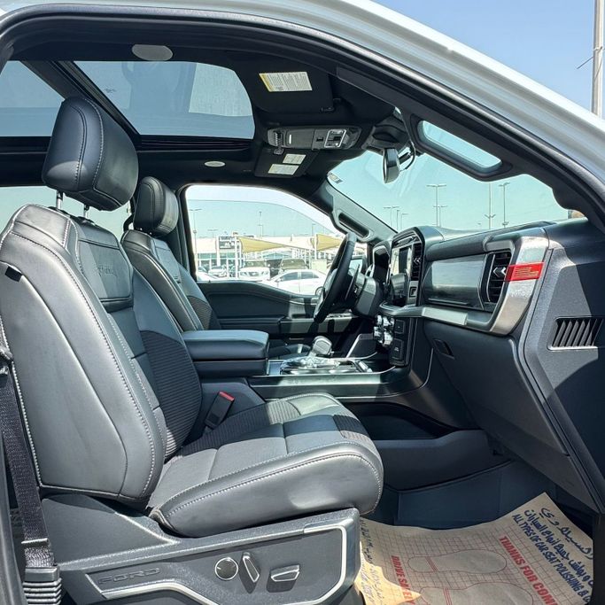 Подержанный Ford F-150 XIV, 3.5 л, 2023 в Шардже от Alfaris Used Cars Серый цвет.  | AUTO.AE