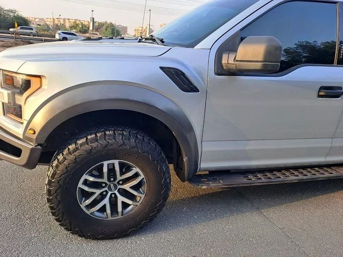 New Ford F-150 XIII Facelift, 3.5 l, 2018 in Sharjah by Imad Younis Almani used Cars, Silver color. GCC Specs | AUTO.AE