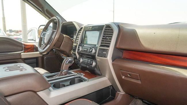 Подержанный Ford F-150 XIII Рестайлинг, 3.5 л, 2017 в Шардже от Alnujoom Al Malakiah Used Cars Черный цвет. Американская | AUTO.AE