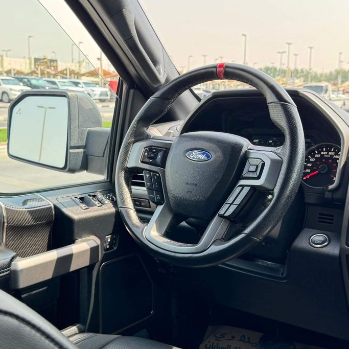 Подержанный Ford F-150 XIII Рестайлинг, 2.7 л, 2019 в Шардже от Alfaris Used Cars Черный цвет. Other | AUTO.AE