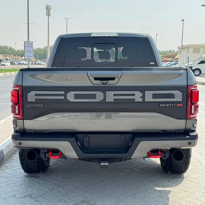 Подержанный Ford F-150 XIII Рестайлинг, 2.7 л, 2019 в Шардже от Alfaris Used Cars Черный цвет. Other | AUTO.AE