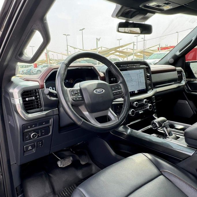 Подержанный Ford F-150 XIV, 3.5 л, 2022 в Шардже от Alfaris Used Cars Черный цвет. Other | AUTO.AE