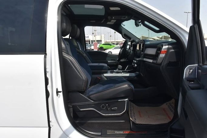 Подержанный Ford F-150 XIV, 3.3 л, 2023 в Шардже от Alfaris Used Cars Белый цвет. Other | AUTO.AE