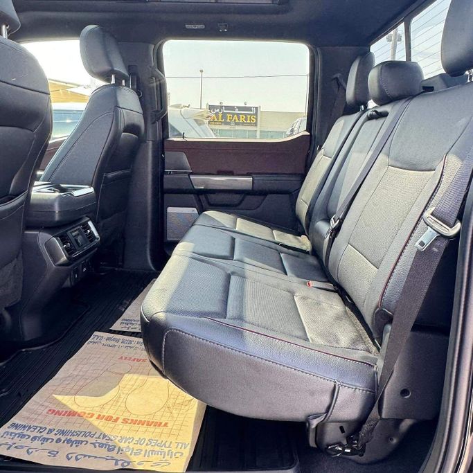 Подержанный Ford F-150 XIV, 3.5 л, 2023 в Шардже от Alfaris Used Cars Черный цвет. Other | AUTO.AE