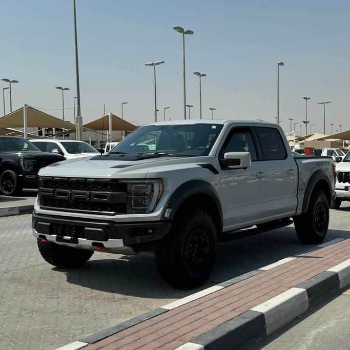 Подержанный Ford F-150 XIV, 3.5 л, 2023 в Шардже от Alfaris Used Cars Белый цвет. Other | AUTO.AE