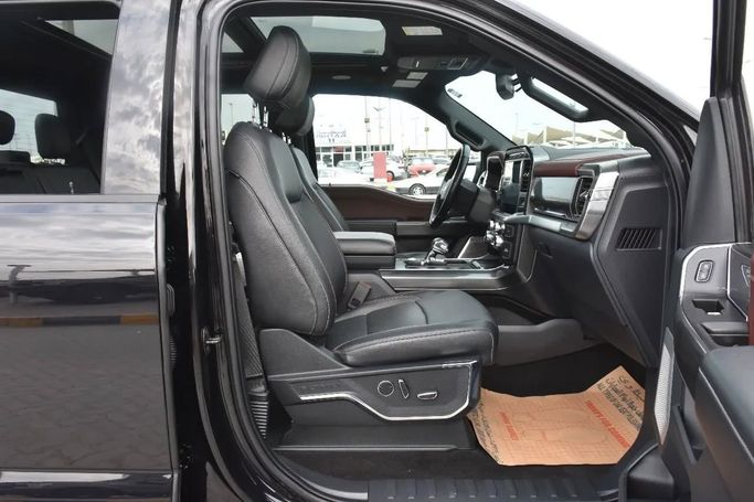 Подержанный Ford F-150 XIV, 3.5 л, 2022 в Шардже от Alfaris Used Cars Черный цвет. Other | AUTO.AE