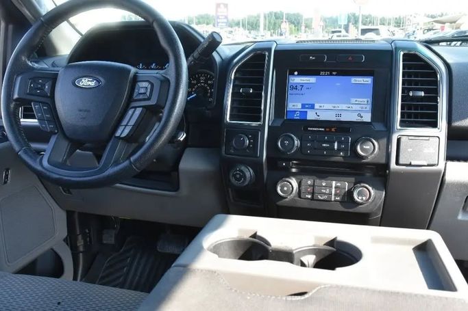 Подержанный Ford F-150 XIII, 3.5 л, 2016 в Шардже от Alfaris Used Cars Красный цвет. Other | AUTO.AE