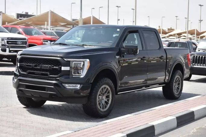 Подержанный Ford F-150 XIV, 5.0 л, 2021 в Шардже от Alfaris Used Cars Черный цвет. Other | AUTO.AE