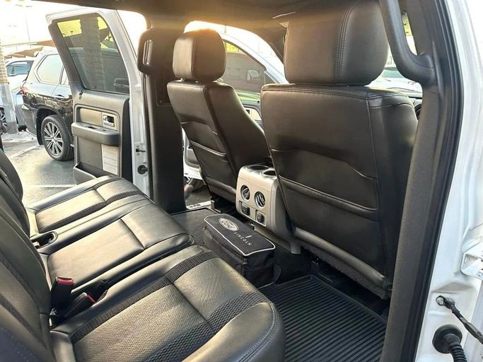 Подержанный Ford F-150 XII, 6.1 л, 2014 в Шардже от Titanium Used Cars Белый цвет. GCC | AUTO.AE