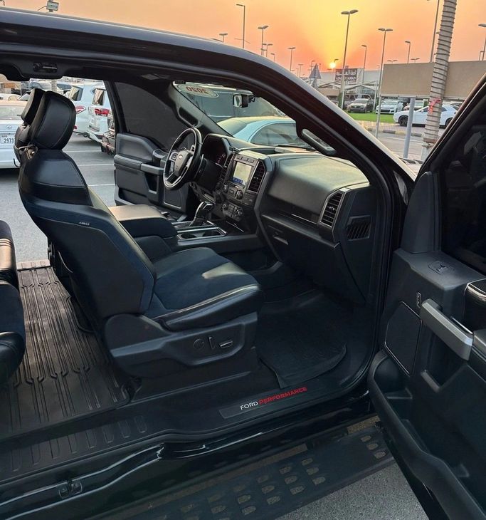 Подержанный Ford F-150 XIV, 3.5 л, 2020 в Шардже от Titanium Used Cars Черный цвет. GCC | AUTO.AE