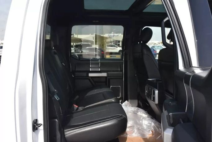 Подержанный Ford F-150 XIV, 3.5 л, 2020 в Шардже от Alfaris Used Cars Белый цвет. Other | AUTO.AE