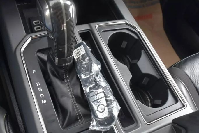 Подержанный Ford F-150 XIII Рестайлинг, 3.5 л, 2019 в Шардже от Alfaris Used Cars Черный цвет. Other | AUTO.AE