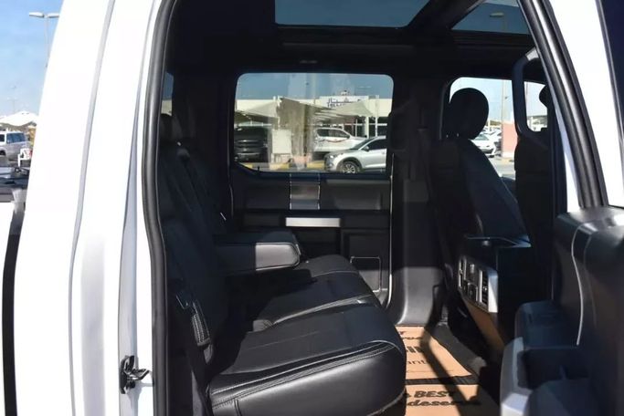 Подержанный Ford F-150 XIV, 3.5 л, 2020 в Шардже от Alfaris Used Cars Белый цвет. Other | AUTO.AE