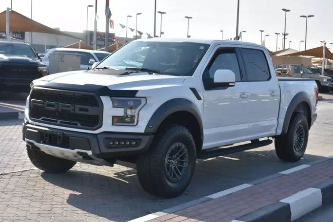 Подержанный Ford F-150 XIV, 3.5 л, 2020 в Шардже от Alfaris Used Cars Белый цвет. Other | AUTO.AE