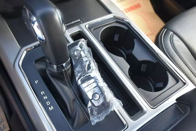 Подержанный Ford F-150 XIV, 3.5 л, 2020 в Шардже от Alfaris Used Cars Синий цвет. Other | AUTO.AE