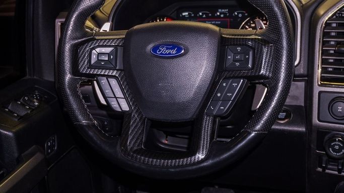 Подержанный Ford F-150 XIII Рестайлинг, 3.5 л, 2018 в Шардже от Alsalama Motors Серый цвет. Американская | AUTO.AE
