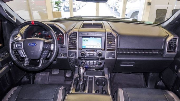 Подержанный Ford F-150 XIII Рестайлинг, 3.5 л, 2018 в Шардже от Alsalama Motors Серый цвет. Американская | AUTO.AE