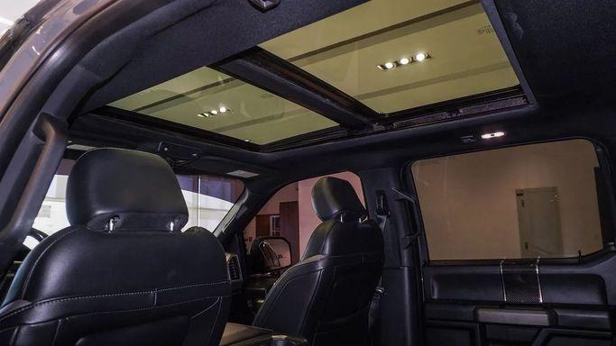 Подержанный Ford F-150 XIII Рестайлинг, 3.5 л, 2018 в Шардже от Alsalama Motors Серый цвет. Американская | AUTO.AE