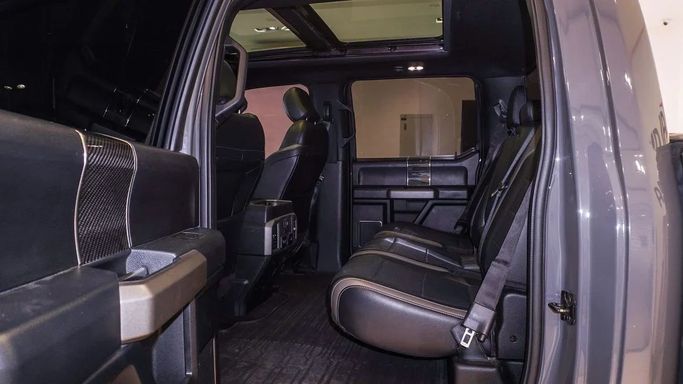 Подержанный Ford F-150 XIII Рестайлинг, 3.5 л, 2018 в Шардже от Alsalama Motors Серый цвет. Американская | AUTO.AE