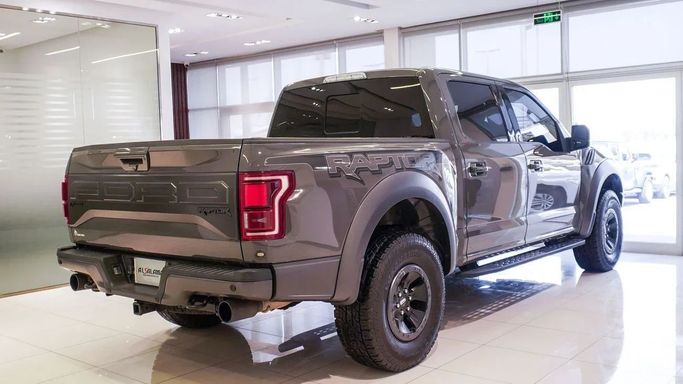 Подержанный Ford F-150 XIII Рестайлинг, 3.5 л, 2018 в Шардже от Alsalama Motors Серый цвет. Американская | AUTO.AE