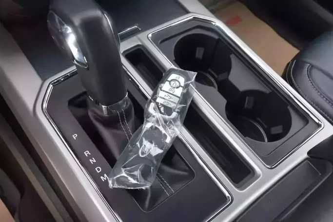 Подержанный Ford F-150 XIV, 3.5 л, 2020 в Шардже от Alfaris Used Cars Черный цвет. Other | AUTO.AE