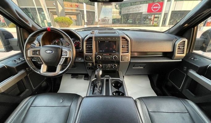 Подержанный Ford F-150 XIII Рестайлинг, 3.5 л, 2017 в Шардже от Halla Cars Черный цвет. Американская | AUTO.AE