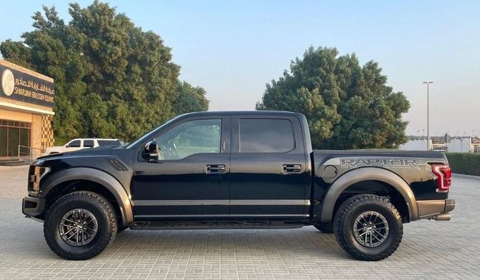 Подержанный Ford F-150 XIII Рестайлинг, 3.5 л, 2017 в Шардже от Halla Cars Черный цвет. Американская | AUTO.AE