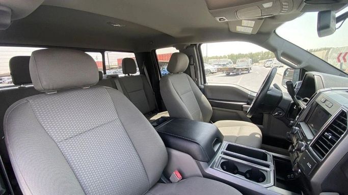 Used Ford F-150 XIII Facelift, 3.5 l, 2019 in Sharjah by Halla Cars, Silver color. American Specs | AUTO.AE