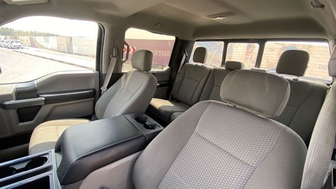 Подержанный Ford F-150 XIII Рестайлинг, 2.7 л, 2019 в Шардже от Halla Cars Черный цвет. Американская | AUTO.AE