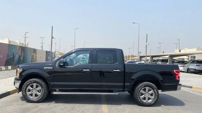 Подержанный Ford F-150 XIII Рестайлинг, 2.7 л, 2019 в Шардже от Halla Cars Черный цвет. Американская | AUTO.AE