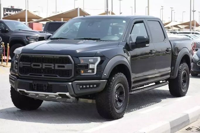 Подержанный Ford F-150 XIII Рестайлинг, 3.5 л, 2018 в Шардже от Alfaris Used Cars Черный цвет. Other | AUTO.AE