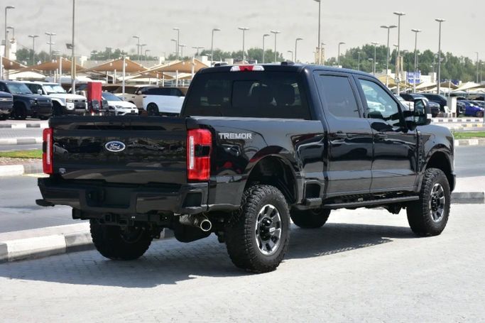 Used Ford F-250 Super Duty IV (U-Series), 6.8 l, 2024 in Sharjah by Alfaris Used Cars, Black color. Other | AUTO.AE