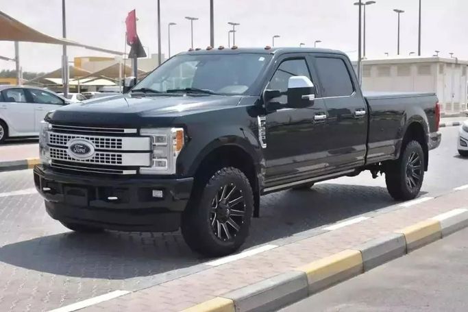 Подержанный Ford F-250 Super Duty V (U-Series), 6.8 л, 2020 в Шардже от Alfaris Used Cars Черный цвет. Other | AUTO.AE